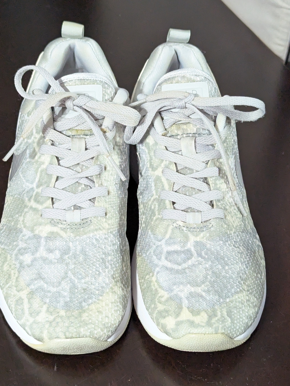 Nike Women's Light Gray/Off-White Athletic Sneakers